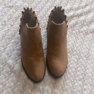Like new size 7 1/2 booties